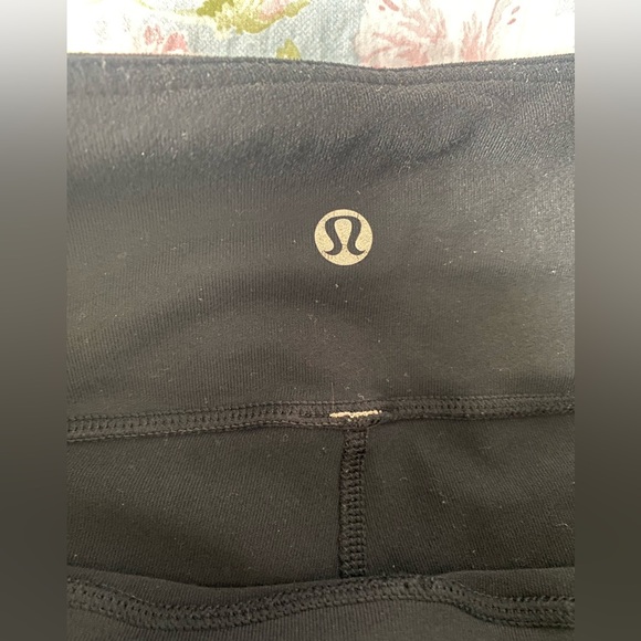 Lululemon cropped leggings size 8 - Picture 2 of 6